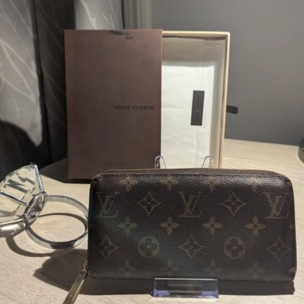 Louis Vuitton Monogram Zippy Wallet  With Red Interior And COA